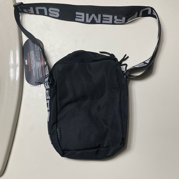 Supreme Shoulder Bag SS18 - Black - Picture 2 of 4
